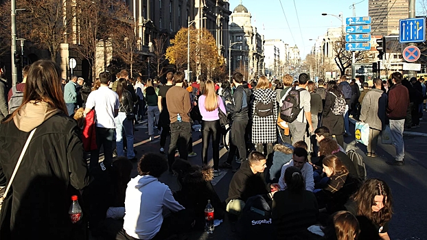 В центре Белграда начались протесты