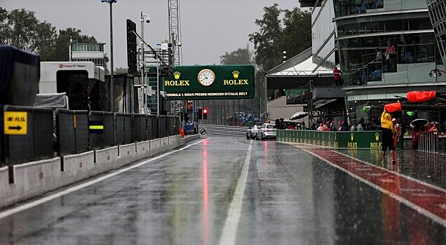 Квалификация Гран-при "Формулы-1" Италии остановлена после вылета с трассы Грожана