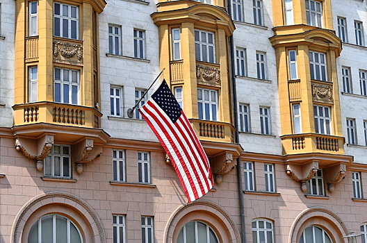 Пресс-секретарь посольства США покидает Россию