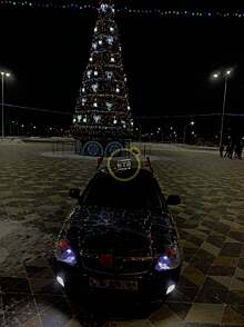 В Балакове ищут автохама, который заехал на площадь ради фото с новогодней елкой