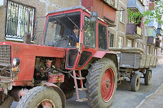 Из квартиры россиянки вывезли несколько тракторов мусора