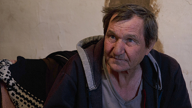 «Куда мне деваться?» Сельский инвалид, живущий в избе без удобств, мечтает о переезде в дом престарелых