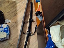 Стало известно, из-за чего мужчина воткнул катану другу в пах в Выборге