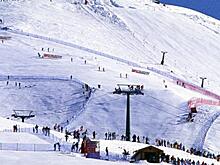 Алла Пугачева осталась в замке одна, муж с детьми отдыхает на горнолыжном курорте