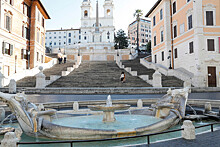 Туриста оштрафовали в Риме за поедание мороженого у фонтана
