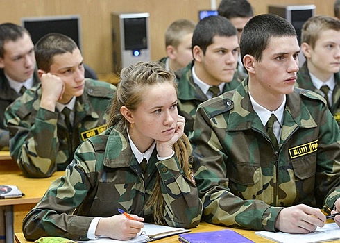 Военный учебный центр РТУ МИРЭА объявил о наборе девушек