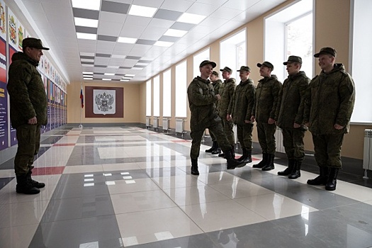 Будущие металлурги готовятся к службе в подшефной воинской части Группы ЧТПЗ