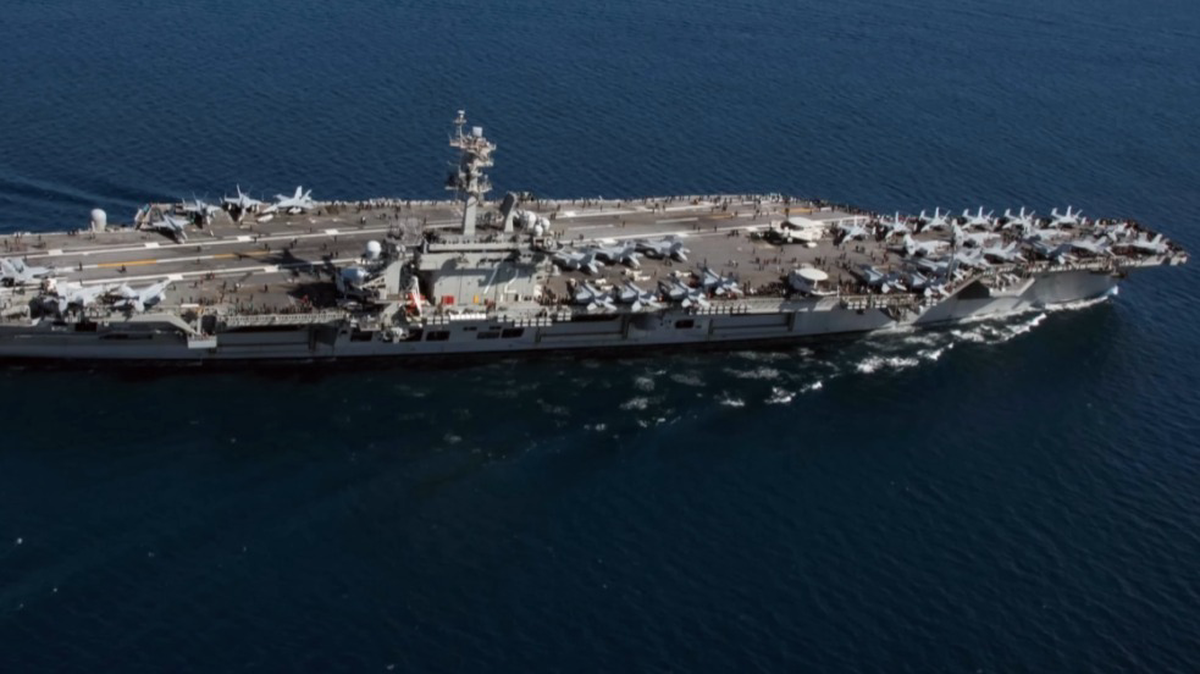 Семьи военных США возмутились службой на авианосце, развернутом около Ирана