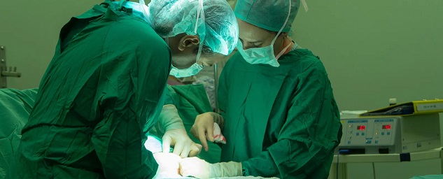 Иркутские хирурги впервые провели трансплантацию части печени от родственного донора