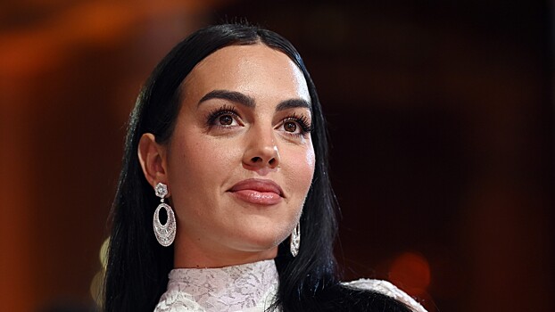 Невеста Роналду выложила фото в полупрозрачном комбинезоне