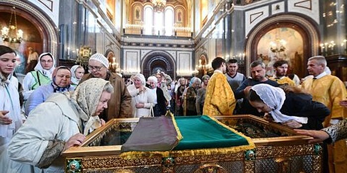 «Горячая линия» заработала для паломников к мощам святых Петра и Февронии в Москве