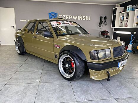 В Польше продают дрифтовый Mercedes-Benz 190E с мотором от E50 AMG