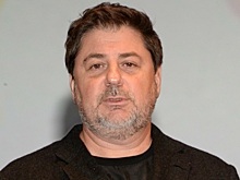 Жена Александра Цекало прогулялась по пляжу в откровенном виде