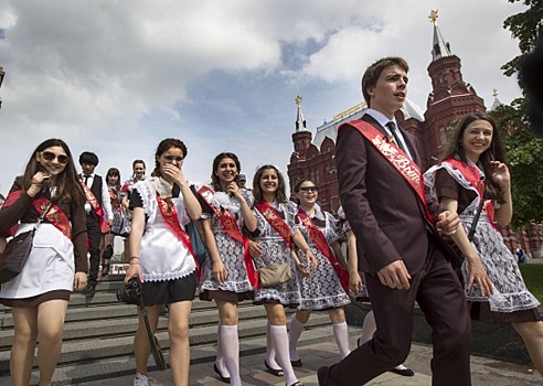 В Минпросвещения назвали даты последних звонков и выпускных в 2025 году