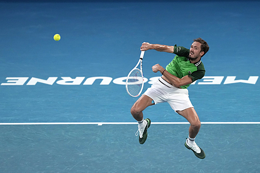 Тренер РФ Камельзон призвал не осуждать Медведева за провал на Australian Open