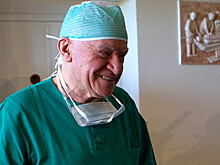 Кардиохирург Лео Бокерия продолжает оперировать, несмотря на пандемию коронавируса