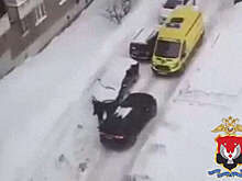 В Ижевске водитель перекрыл дорогу ехавшей к ребенку скорой помощи