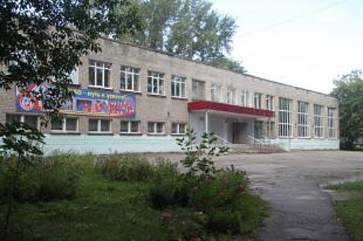 Директор рязанской школы №50 уволился во время линейки на День знаний