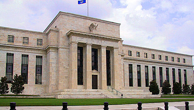 Брейнард: ФРС не следует спешить с повышением ставки