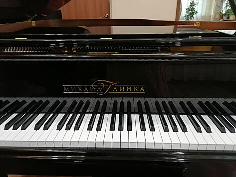 Три пианино и рояль поступили в детскую школу искусств №7 в Красноярске