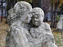 Москвичам рассказали, в каких парках можно найти памятники матерям
