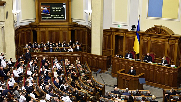 Фракция Зеленского в Раде боится комментировать дело о коррупции