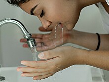 Косметолог рассказала, чем лучше умывать лицо