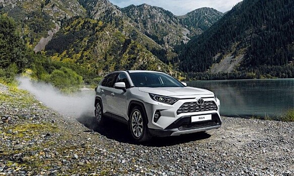 Российский Toyota RAV4 обзавелся новыми версиями