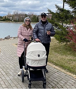 Джанабаева и Меладзе похвастались дорогой коляской для ребенка