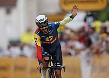 Велогонщика оштрафовали за поцелуй на «Тур де Франс»