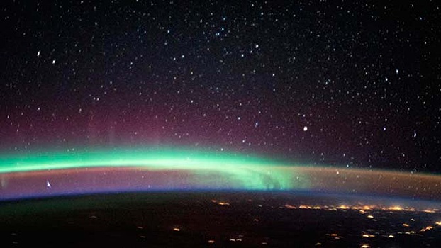 Два небесных феномена попали на снимок NASA