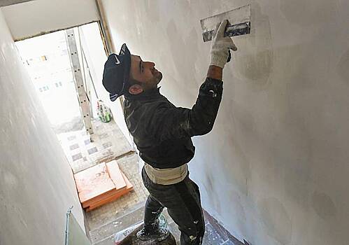 Россиян призвали ремонтировать подъезды