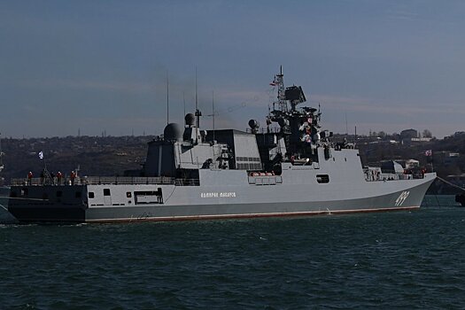 В параде в сирийском Тартусе участвовали 9 кораблей и судов ВМФ России