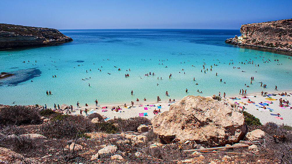 Кроличий пляж (Spiaggia dei Conigli) на Сицилии занял восьмое место рейтинга.