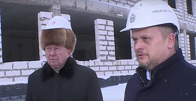 Двойная защита. По Сети разлетелось видео с ветераном в каске поверх шапки