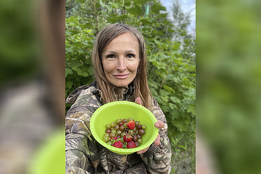 Жители Ноябрьска поделились фотографиями первых ягодных урожаев