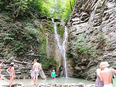С туристов незаконно брали деньги за посещение лесов в Новороссийске и Геленджике