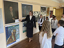 В школах Ямала обновили выставку репродукций картин знаменитых художников