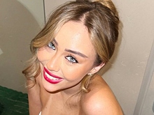 Внучка Александра Маслякова показала откровенное фото в корсете