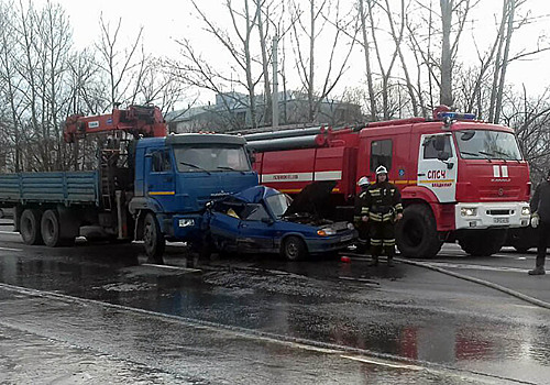 В Юрьевце грузовик- манипулятор смял в гармошку легковой автомобиль