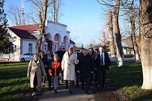 Новые дороги, освещение и ФАП: Мурат Кумпилов проверил исполнение поручений по благоустройству поселка Удобный