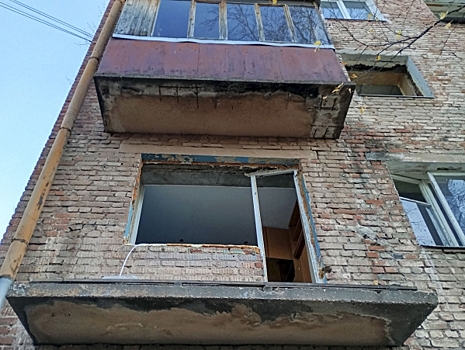 Круче Пизанской башни: на Камчатке во время циклона жилой дом наклонился на 15 градусов