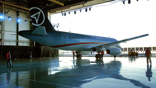 ОАК на авиасалоне в Ле Бурже покажет "живой" SSJ100