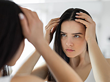 Эксперт Мкртчян перечислил основные причины выпадения волос