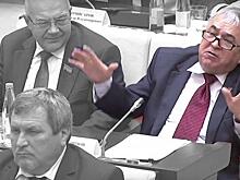 В Казани депутат ушел из парламента, хлопнув дверью, из-за отказавшего микрофона
