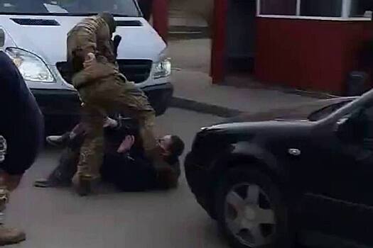 «Выгребают всех»: экс-нардеп объяснил желание Киева бусифицировать иностранцев