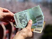 Власти одной страны решили раздать деньги населению