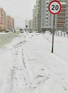 Кировчане тонут в снежных завалах на дорогах и тротуарах