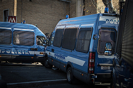В Италии задержали около 20 человек, которые нелегально перевозили мигрантов в Европу