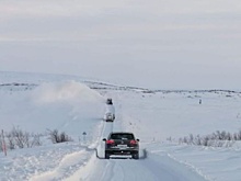 Из снежных заторов под Териберкой эвакуировали около ста человек